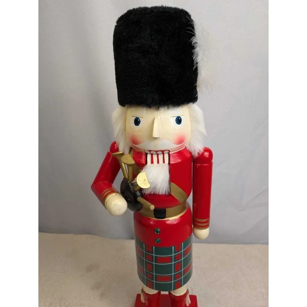 The Bombay Company Nutcracker Christmas 1997 Soldier Tartan Kilt Bagpipes Decor‎